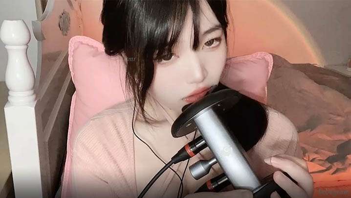 【ASMR】网红欲萝 表情魅惑 小嘴舔耳哄你入睡}